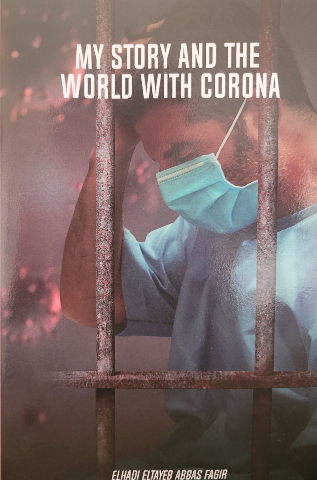 طبيب بمستشفى رأس الخيمة يشارك قصته حول فيروس كورونا من خلال كتابه الجديد “قصتي والعالم مع كورونا”