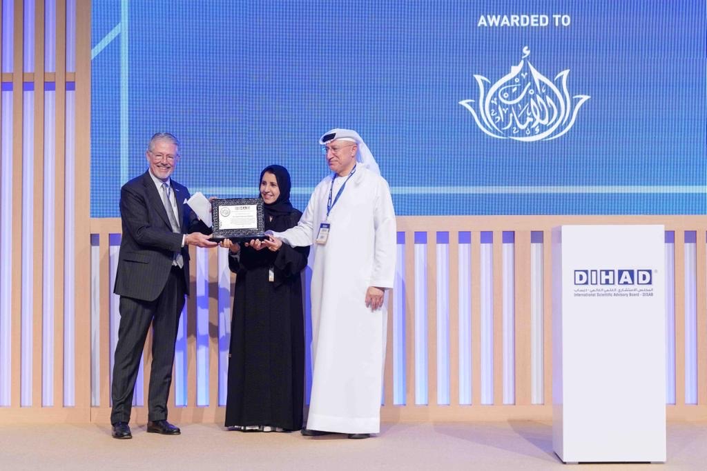 حصلت فاطمة بنت مبارك على جائزة ديهاد العالمية للإغاثة الإنسانية 2023